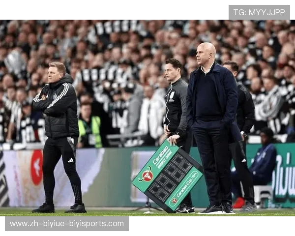 英超教练胸前佩戴黄花的纪念意义与传统介绍