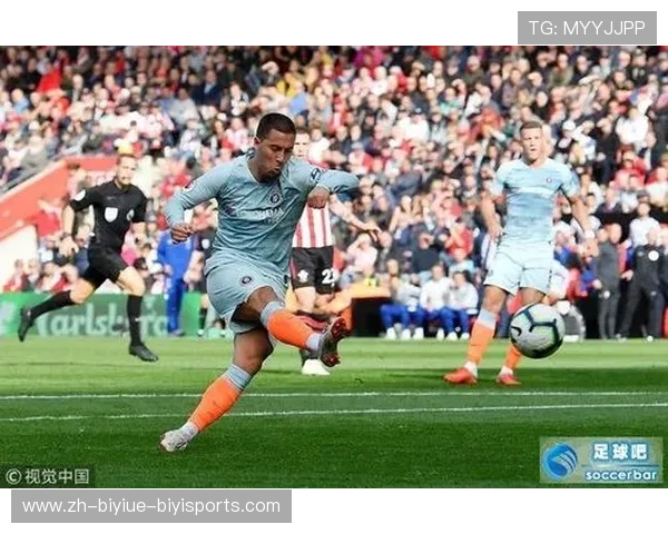 足球合同模板如何在国际转会中确保双方权益平衡